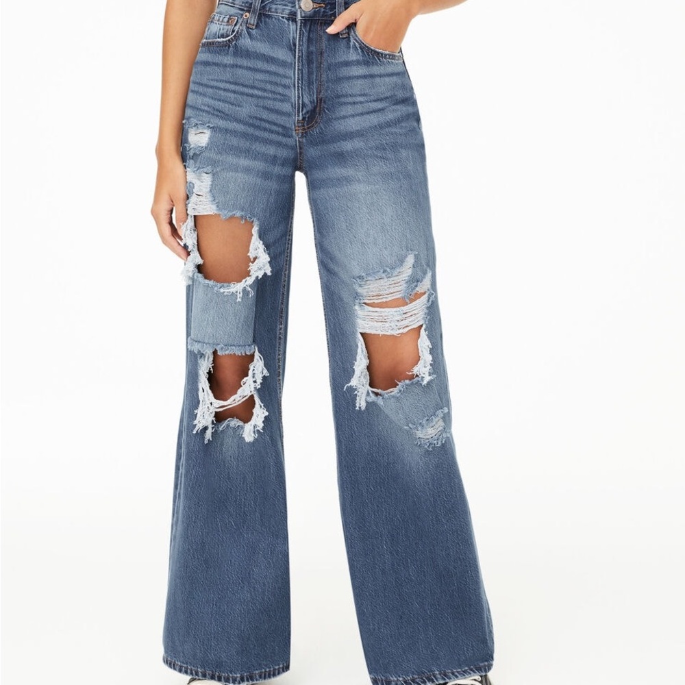 Aeropostale High Rise Super wide leg. Sz 6. Distressed/ Ripped style